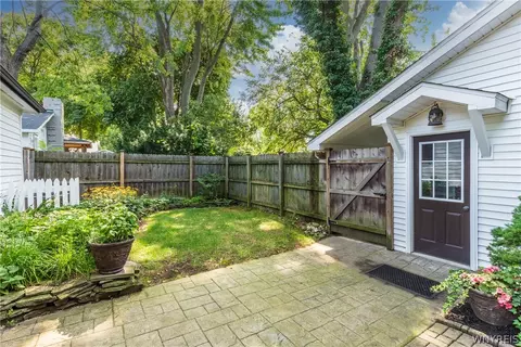 Exterior - 445 Plain St, Lewiston, NY 14092 photo 5 of 7
