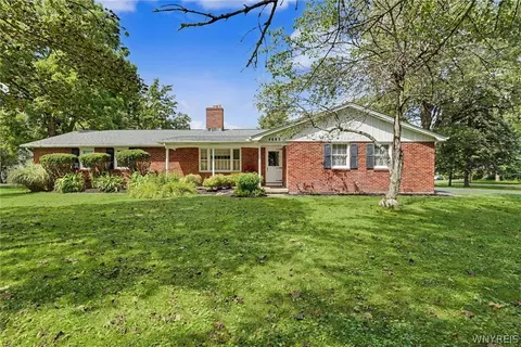 4685 Sawmill Rd, Clarence, NY 14031