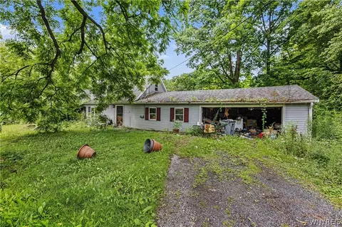 702 Bell Rd, Newark, NY 14513