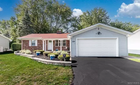 855 Oxbow Ln, Lewiston, NY 14092