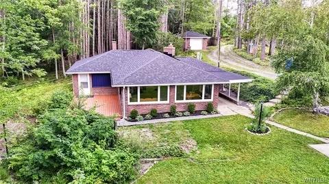 6074 Hunters Creek Rd, Wales, NY 14139