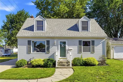 16 Woodcrest Ct, Cheektowaga, NY 14225