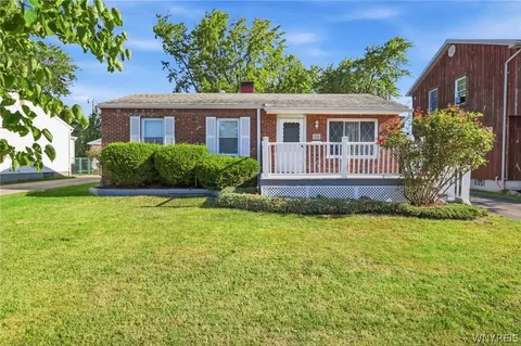 250 Desmond Dr, Tonawanda, NY 14150