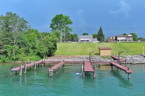 1370 E River Rd, Grand Island, NY 14072