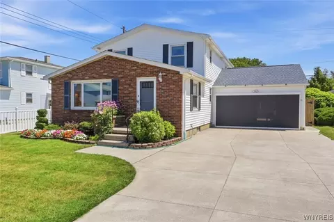 7 Jeffrey Dr, Depew, NY 14043