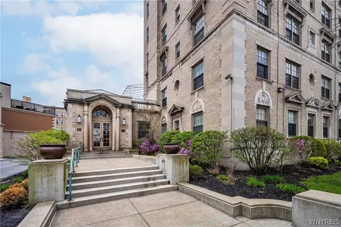 33 Gates Cir #6B, Buffalo, NY 14209