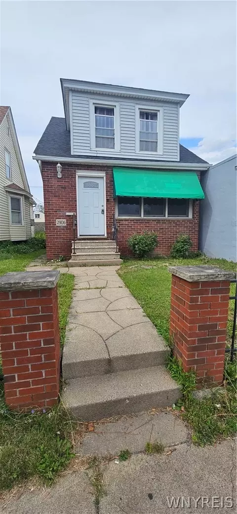 2906 Pine Ave, Niagara Falls, NY 14301