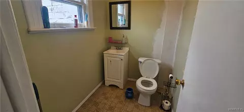 Entry Way - 2906 Pine Ave, Niagara Falls, NY 14301 photo 3 of 6
