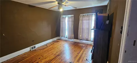 Bedroom - 2906 Pine Ave, Niagara Falls, NY 14301 photo 2 of 4
