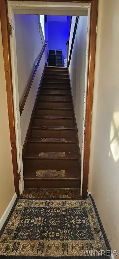 Entry Way - 2906 Pine Ave, Niagara Falls, NY 14301 photo 4 of 6