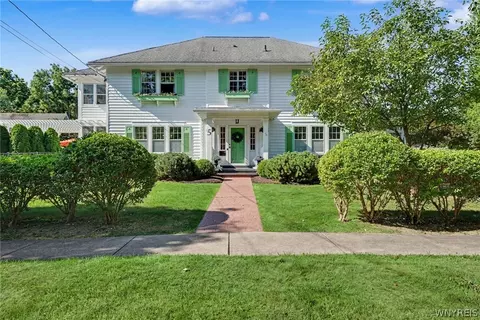 150 Pierce Ave, Hamburg, NY 14075