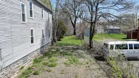 33 Bremen St, Buffalo, NY 14213