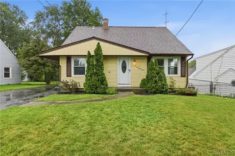 4643 Patricia Dr, Niagara Falls, NY 14305