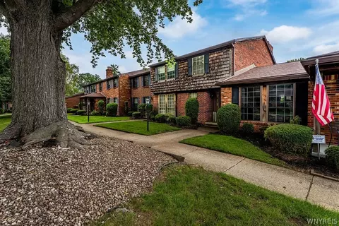 255 Wedgewood Dr, Amherst, NY 14221