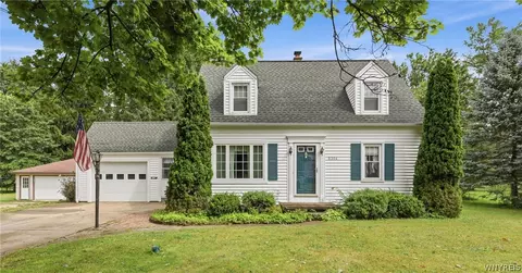 6394 Armor Duells Rd, Orchard Park, NY 14127