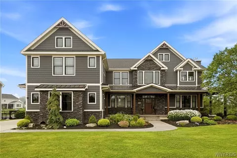 5368 Glenview Dr, Clarence, NY 14031