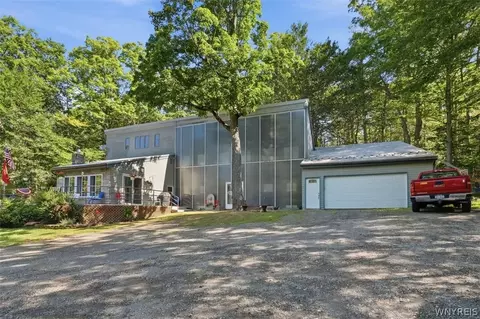 10297 Boston Rd, Eden, NY 14057