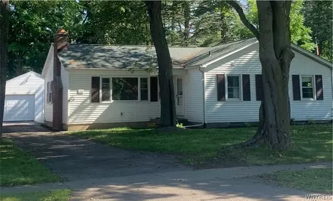 22 Henderson Pl, Hamburg, NY 14075