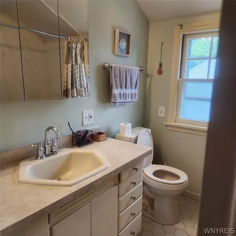 Bath - 153 Pinecrest Dr, Irondequoit, NY 14617 photo 3 of 4
