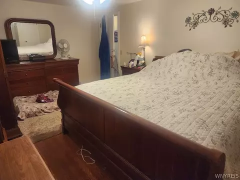 Bedroom - 153 Pinecrest Dr, Irondequoit, NY 14617 photo 2 of 6