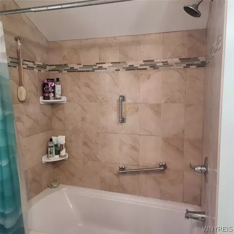 Bath - 153 Pinecrest Dr, Irondequoit, NY 14617 photo 2 of 4