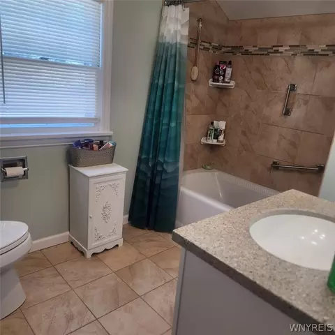 Bath - 153 Pinecrest Dr, Irondequoit, NY 14617 photo 1 of 4