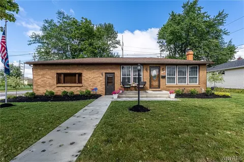 200 Lou Ann Dr, Depew, NY 14043