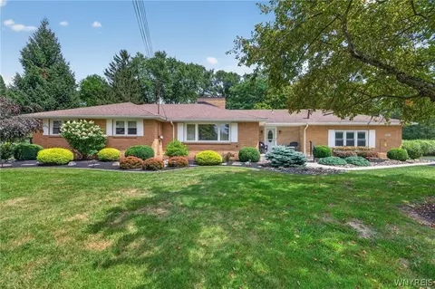 5875 Creekview Dr, Clarence Center, NY 14032