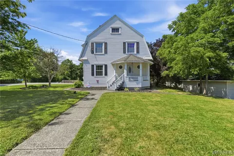 2545 Amsdell Rd, Hamburg, NY 14075
