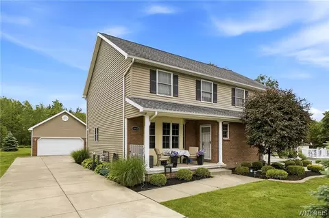 Exterior - 4615 Brompton Dr, Buffalo, NY 14219 photo 3 of 15