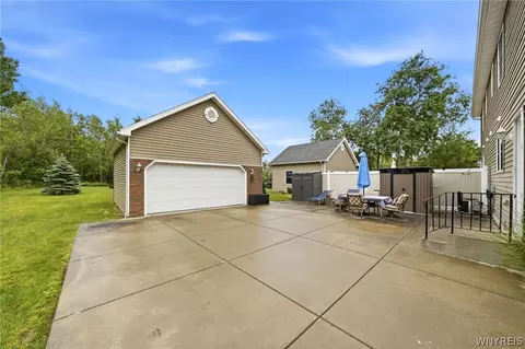 Exterior - 4615 Brompton Dr, Buffalo, NY 14219 photo 11 of 15