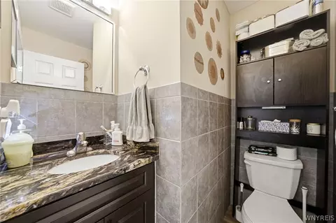 Bath - 4615 Brompton Dr, Buffalo, NY 14219 photo 5 of 6