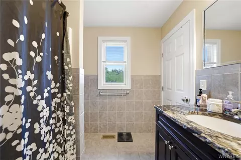 Bath - 4615 Brompton Dr, Buffalo, NY 14219 photo 6 of 6