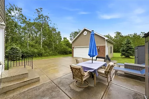 Exterior - 4615 Brompton Dr, Buffalo, NY 14219 photo 14 of 15