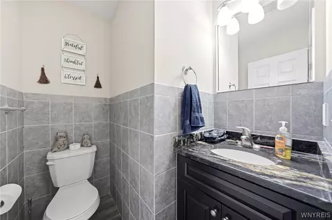 Bath - 4615 Brompton Dr, Buffalo, NY 14219 photo 4 of 6