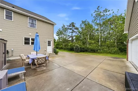 Exterior - 4615 Brompton Dr, Buffalo, NY 14219 photo 8 of 15
