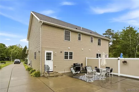 Exterior - 4615 Brompton Dr, Buffalo, NY 14219 photo 13 of 15