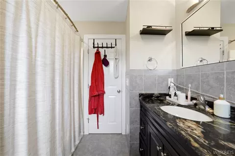 Bath - 4615 Brompton Dr, Buffalo, NY 14219 photo 3 of 6