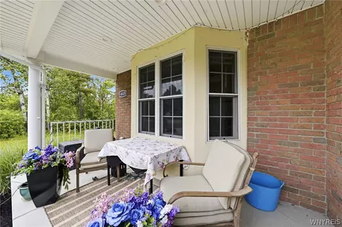 Exterior - 4615 Brompton Dr, Buffalo, NY 14219 photo 5 of 15