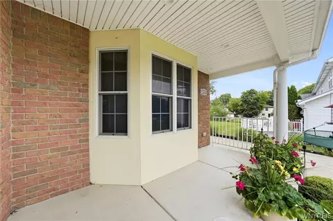 Exterior - 4615 Brompton Dr, Buffalo, NY 14219 photo 4 of 15