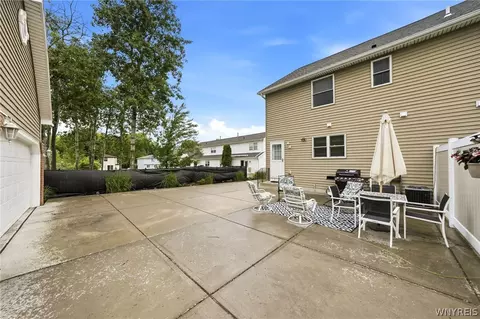 Exterior - 4615 Brompton Dr, Buffalo, NY 14219 photo 6 of 15