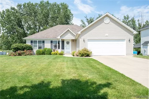 16 Garnet Dr, Cheektowaga, NY 14227