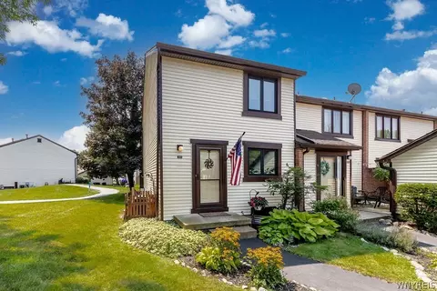 301 Charlesgate Cir, East Amherst, NY 14051