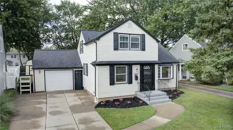 83 Leawood Dr, Tonawanda, NY 14150