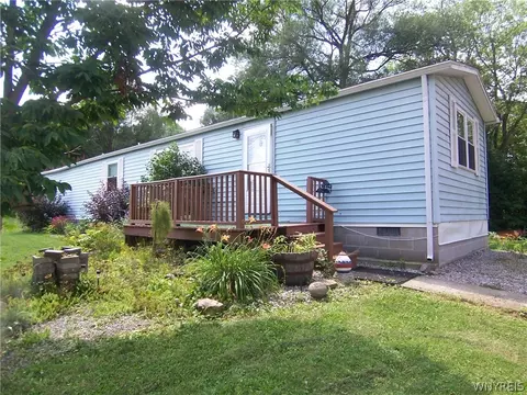 6767 E Lake Rd, Castile, NY 14427