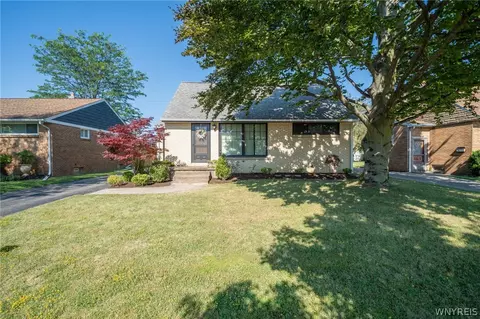 282 N Willowlawn Pkwy, Cheektowaga, NY 14206