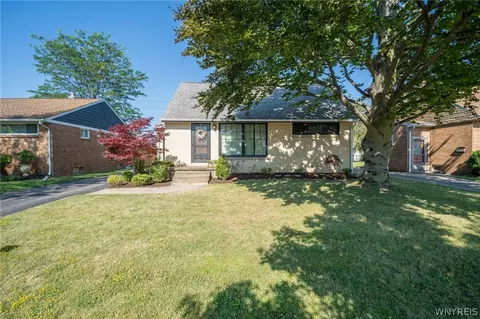 282 N Willowlawn Pkwy, Cheektowaga, NY 14206