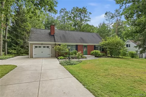 77 South Ln, Orchard Park, NY 14127