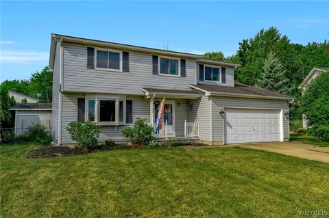 6328 Mayflower Ln, Lake View, NY 14085