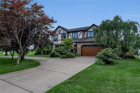 4568 Royalton Center Rd, Royalton, NY 14067